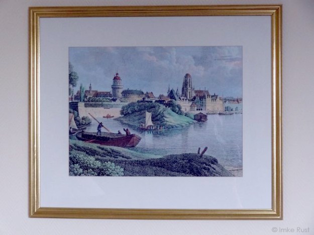 The decoration in the hotel room... (or the "Before" picture)