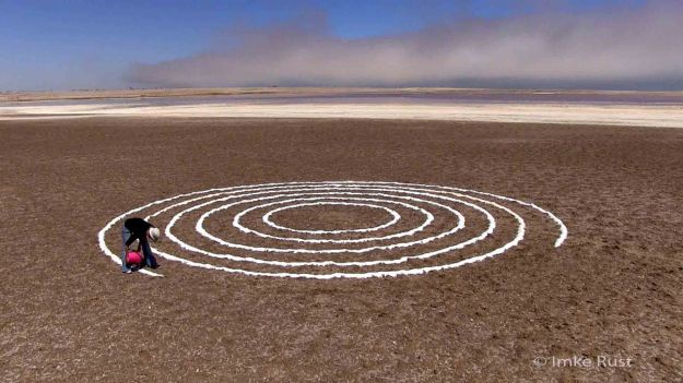 Making of the Salt Circles © Imke Rust