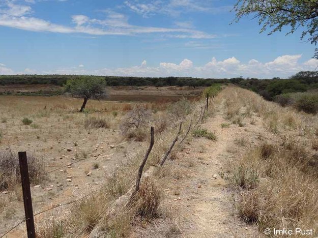 A hot day - dry earth, clouds on the distant horizon and an empty dam. Ideal to start this experiment.
