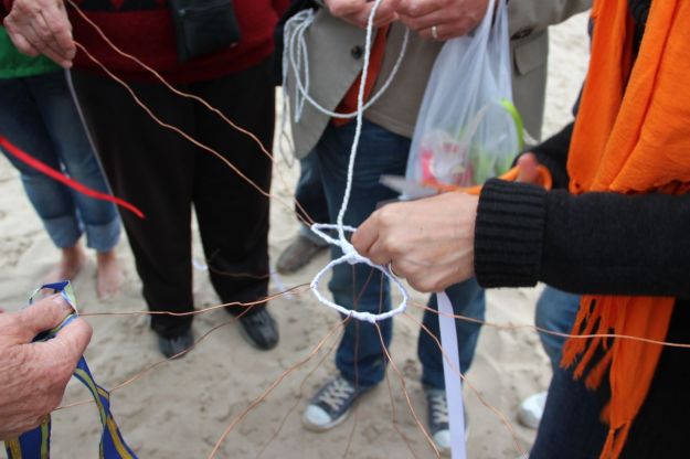 Getting started with our wedding ritual on the Swakopmund beach. © Imke Rust