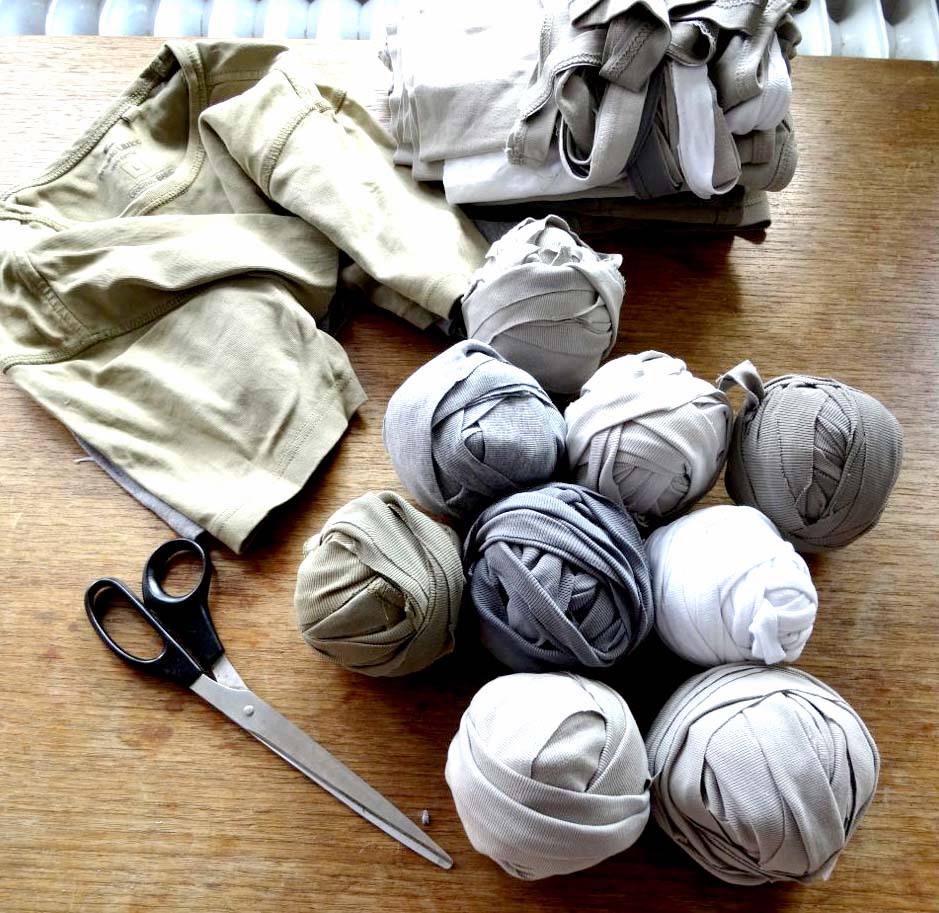 Preparations: Rolls of T-shirt yarn © Imke Rust