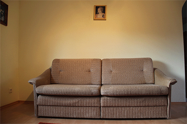 Couch Testing by Imke Rust